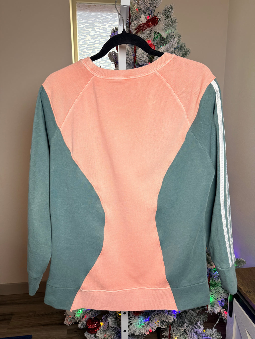 Crewneck coral and mint - Upcycled crewneck – One-of-a-Kind & Sustainably Made